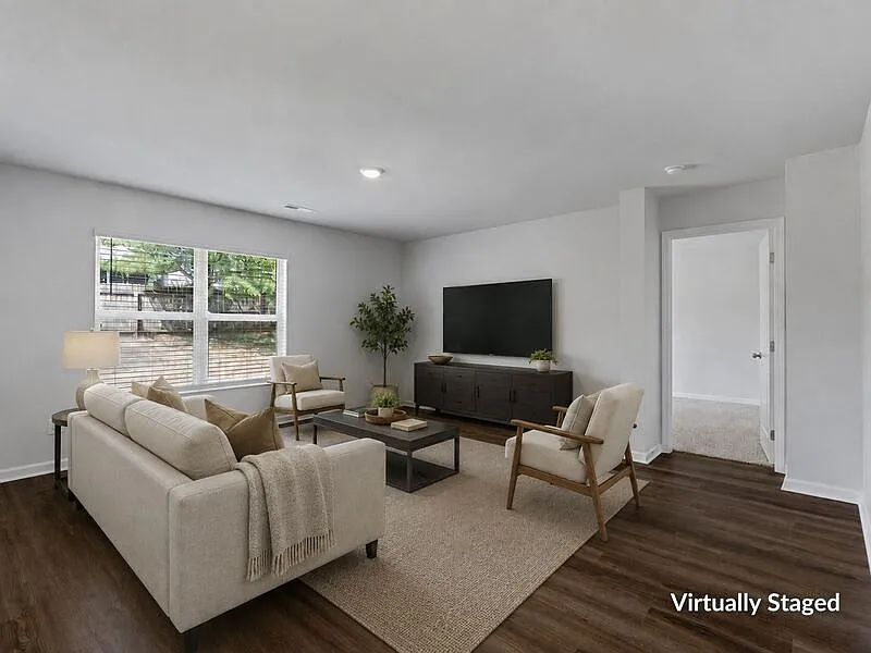 4 bed, 2.0 bath, 1884 sqft, $1,900 — Photo 4
