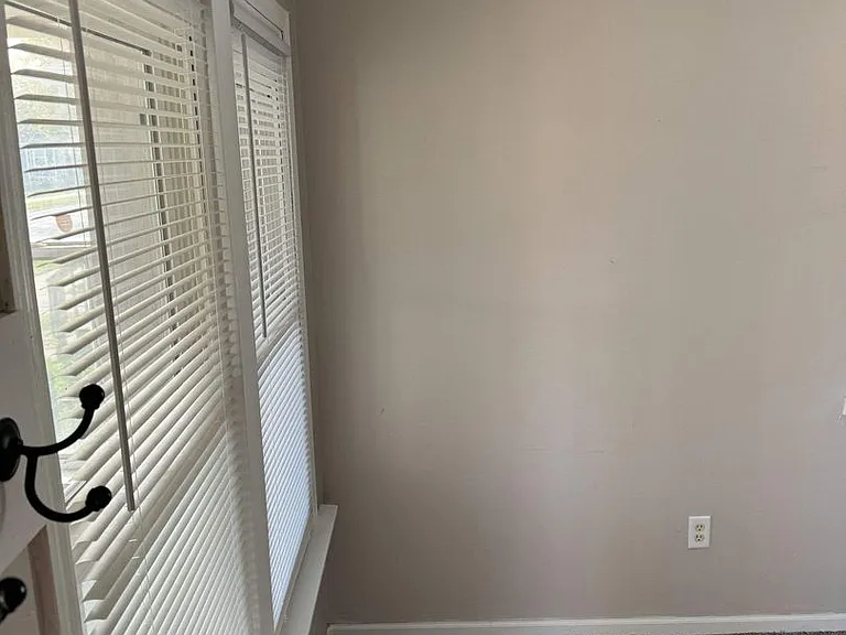 4604 Johnson Ave — Photo 6