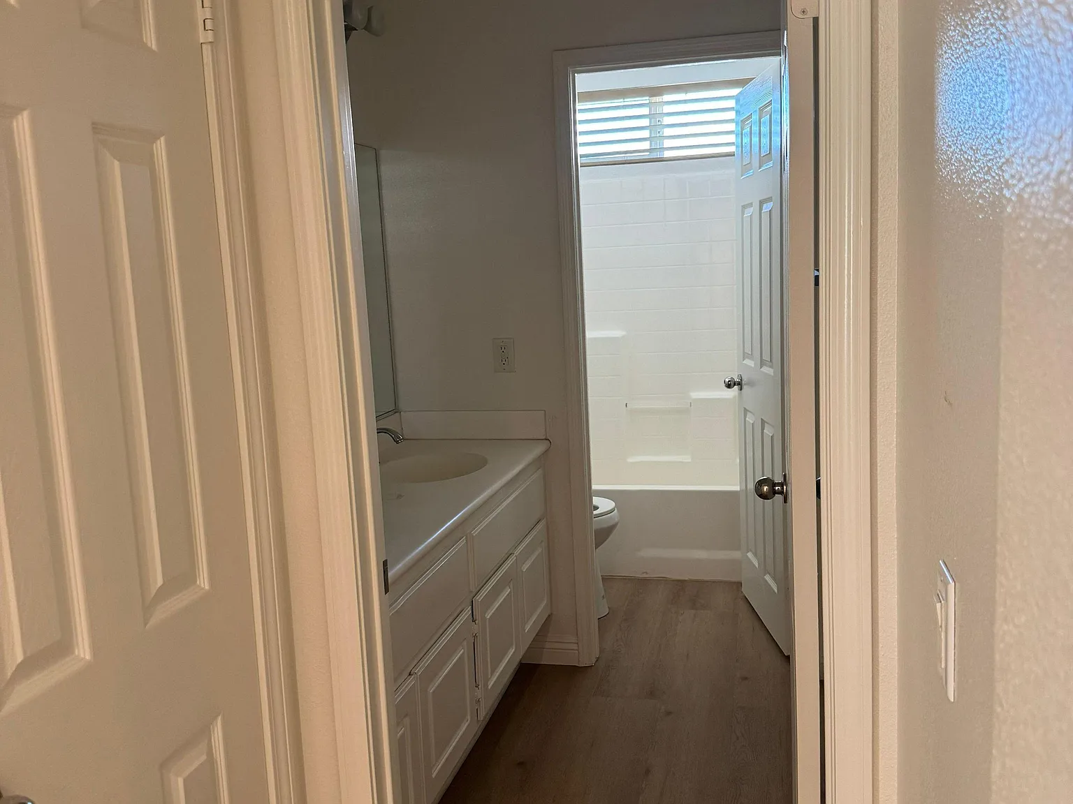 4 bed, 4.0 bath, 3349 sqft, $905 — Photo 3