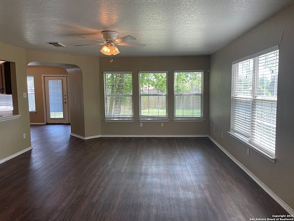 3rd image of 7906 Cortland Oak