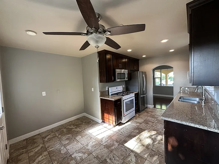 6200 Claussen Way — Photo 13