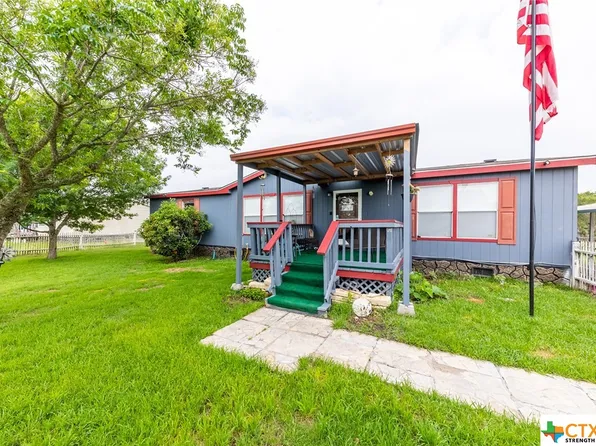 137 Davie Ln, Marion, TX 78124