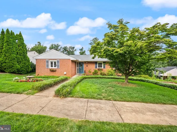 916 N Overlook Dr, Alexandria, VA 22305