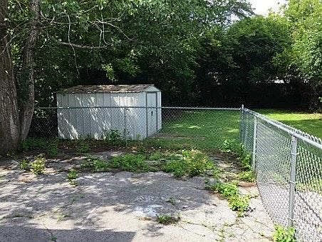 Back Yard Fenced In Area