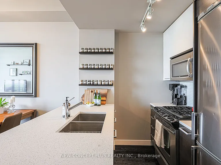 90 Broadview Ave #634 — Photo 5