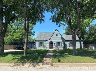 908 Kentucky St, Graham, TX 76450