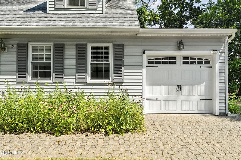 3rd image of 19 Schuster Road