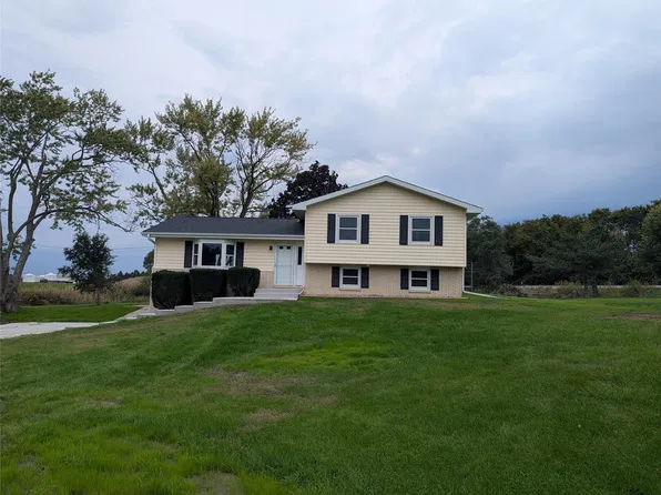 104 Elm Ave SW, Mitchellville, IA 50169