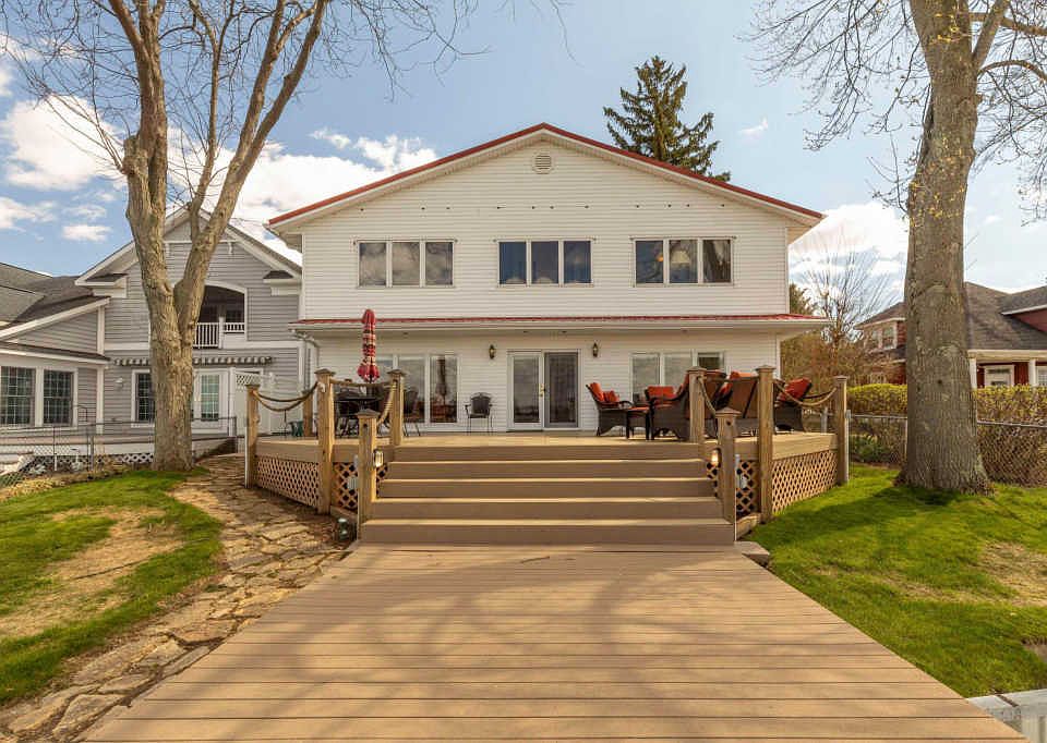 1st image of 3590 Helendora Ave NE
