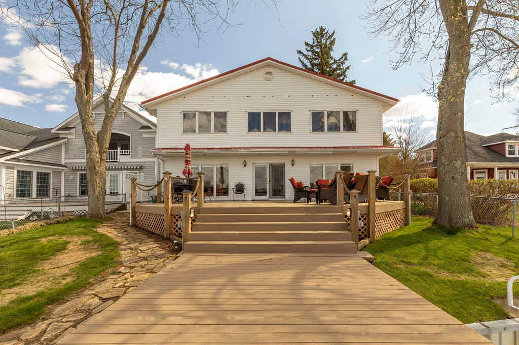 3590 Helendora Ave NE photo 1