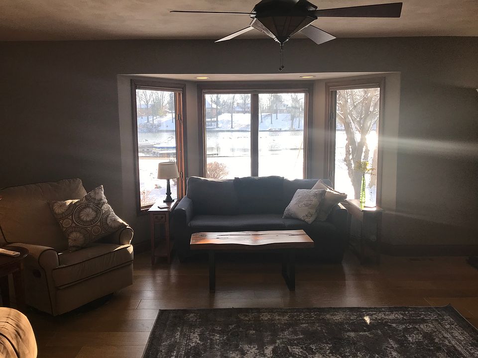 1st image of 435 W Lake Dr