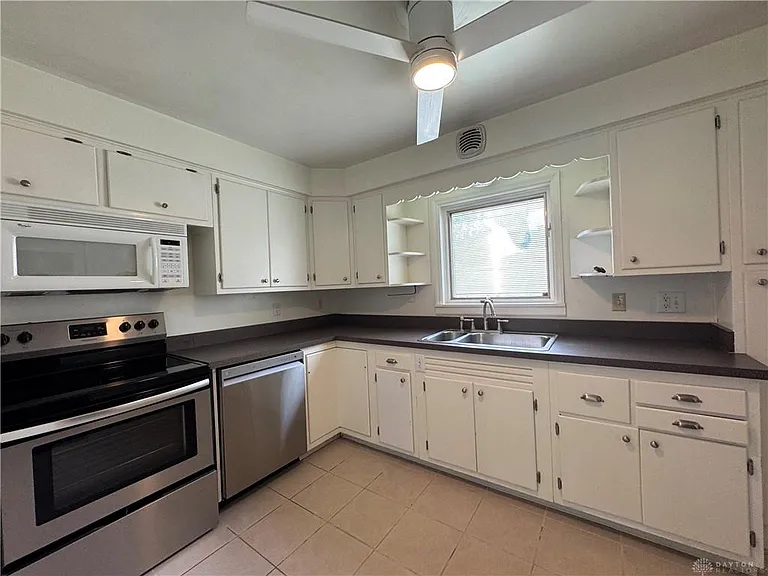 440 Lonsdale Ave #1 — Photo 6