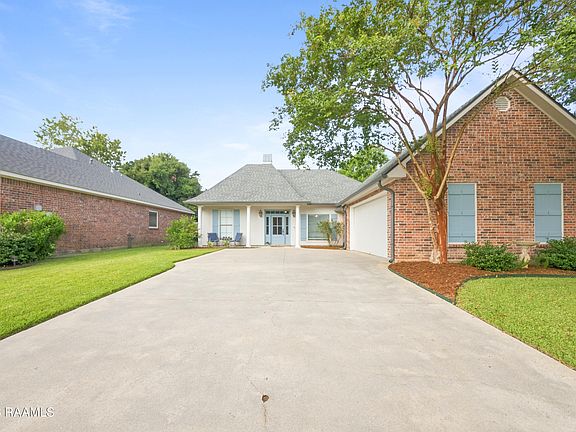 4th image of 209 Sandhurst Dr