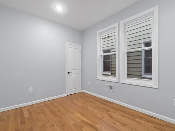 170 West 10th Street image 10 of 19