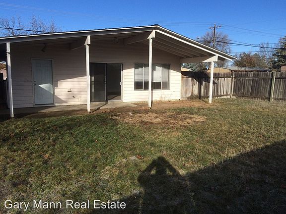 3rd image of 302 Daley Dr