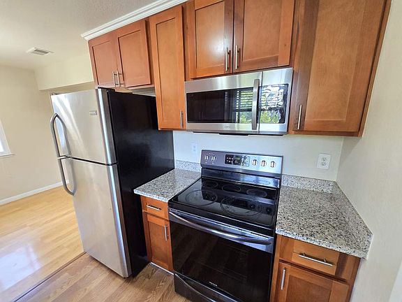 4th image of 1539 Moorpark Ave #3