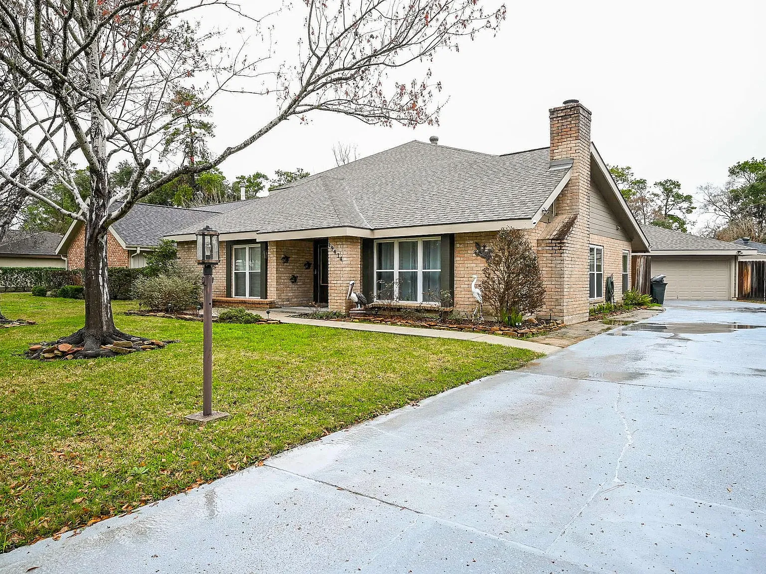 4 bed, 2.5 bath, 2698 sqft, $2,800 — Photo 2