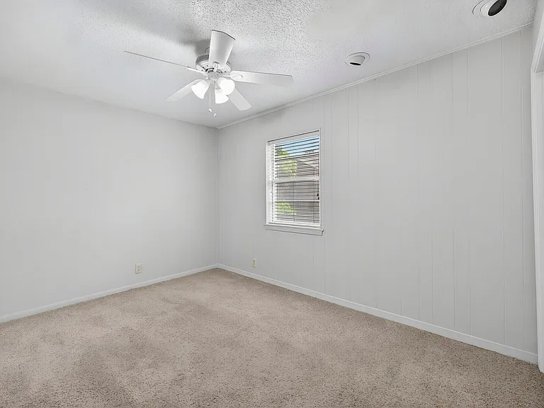 Eastwood Apartments — Photo 6