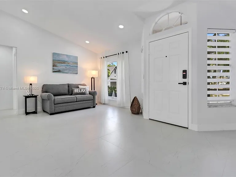 172 Plantation Cir — Photo 2