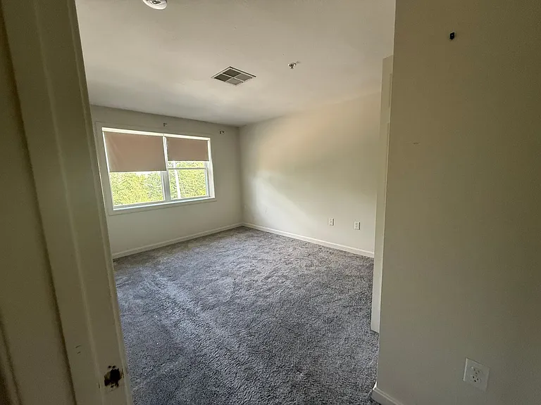 Pondsview Apartments — Photo 19