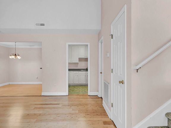 4th image of 940 E Estates Blvd #5L