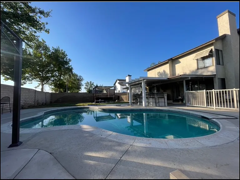 Laurel Ln — Photo 2