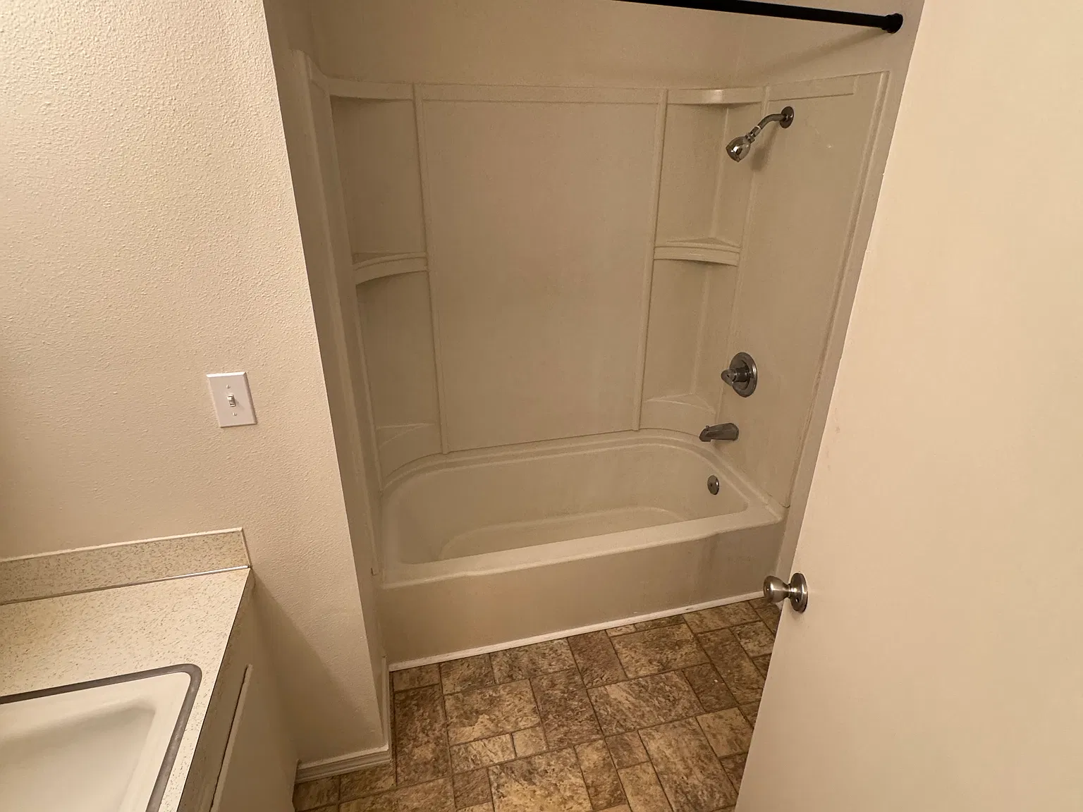 2 bed, 800 sqft, $1,975 — Photo 4