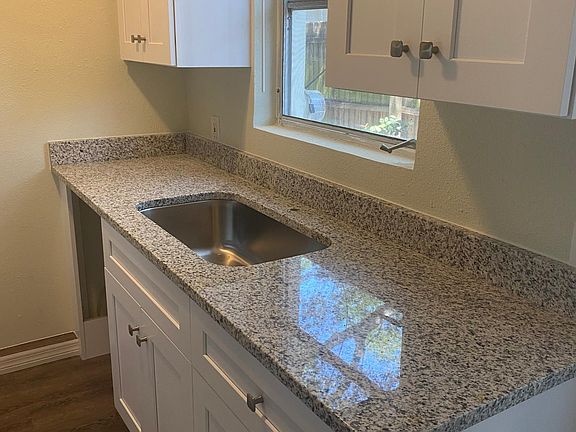 5th image of 525 Monterey Blvd NE APT D