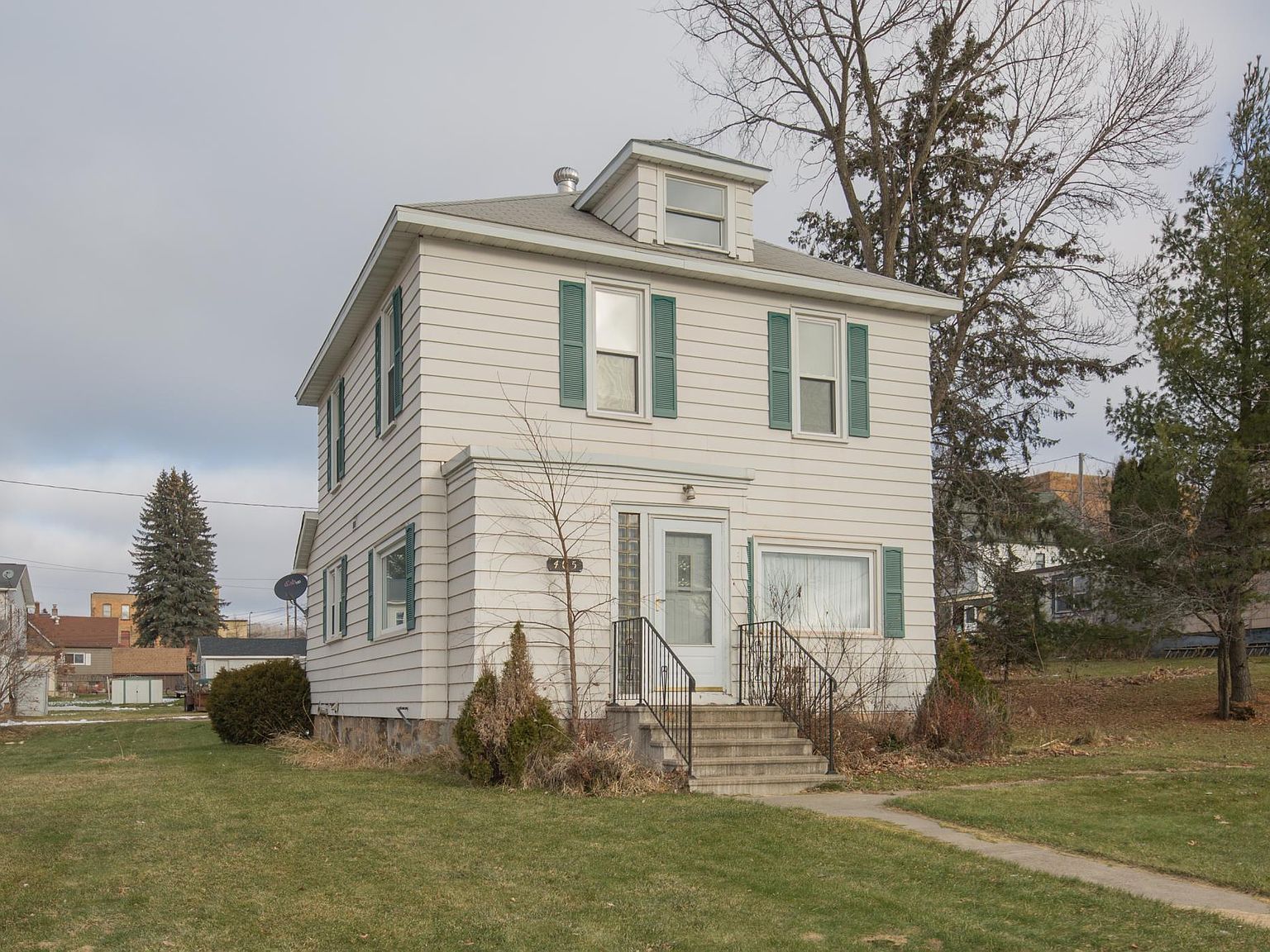 405 Cole St, Coleraine, MN 55722 Zillow