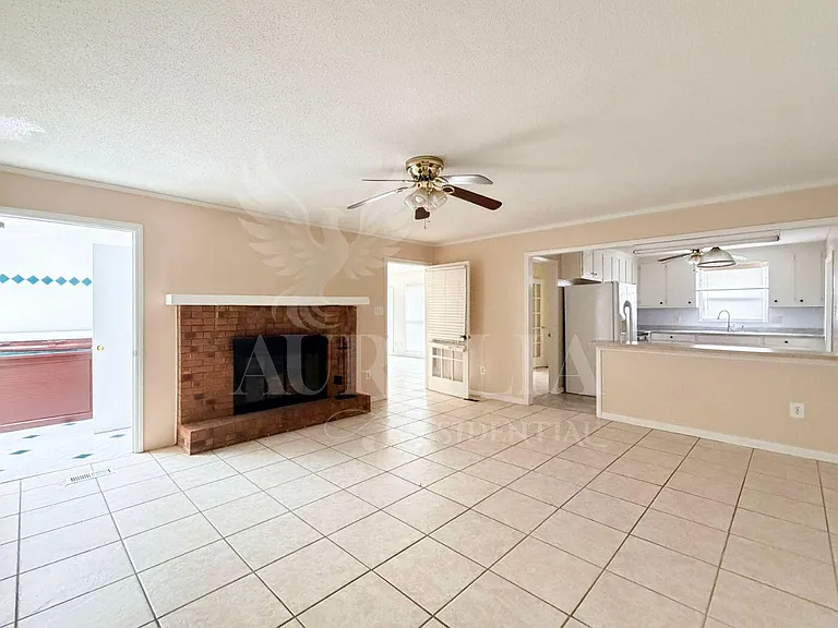 1408 Imperial Dr — Photo 2