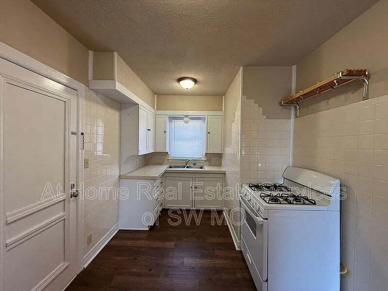 433-6 E Bear Blvd