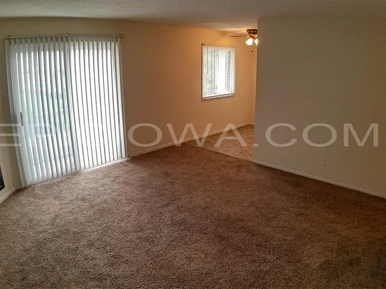 1228 O Avenue Pl NE — Photo 4