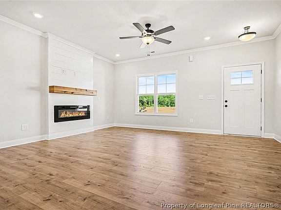 4th image of 33 Evelene Way