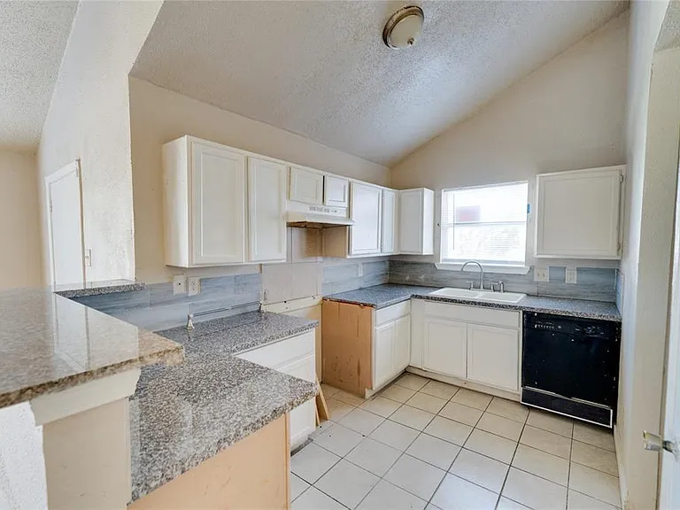 1539 Stevenage Ln — Photo 4