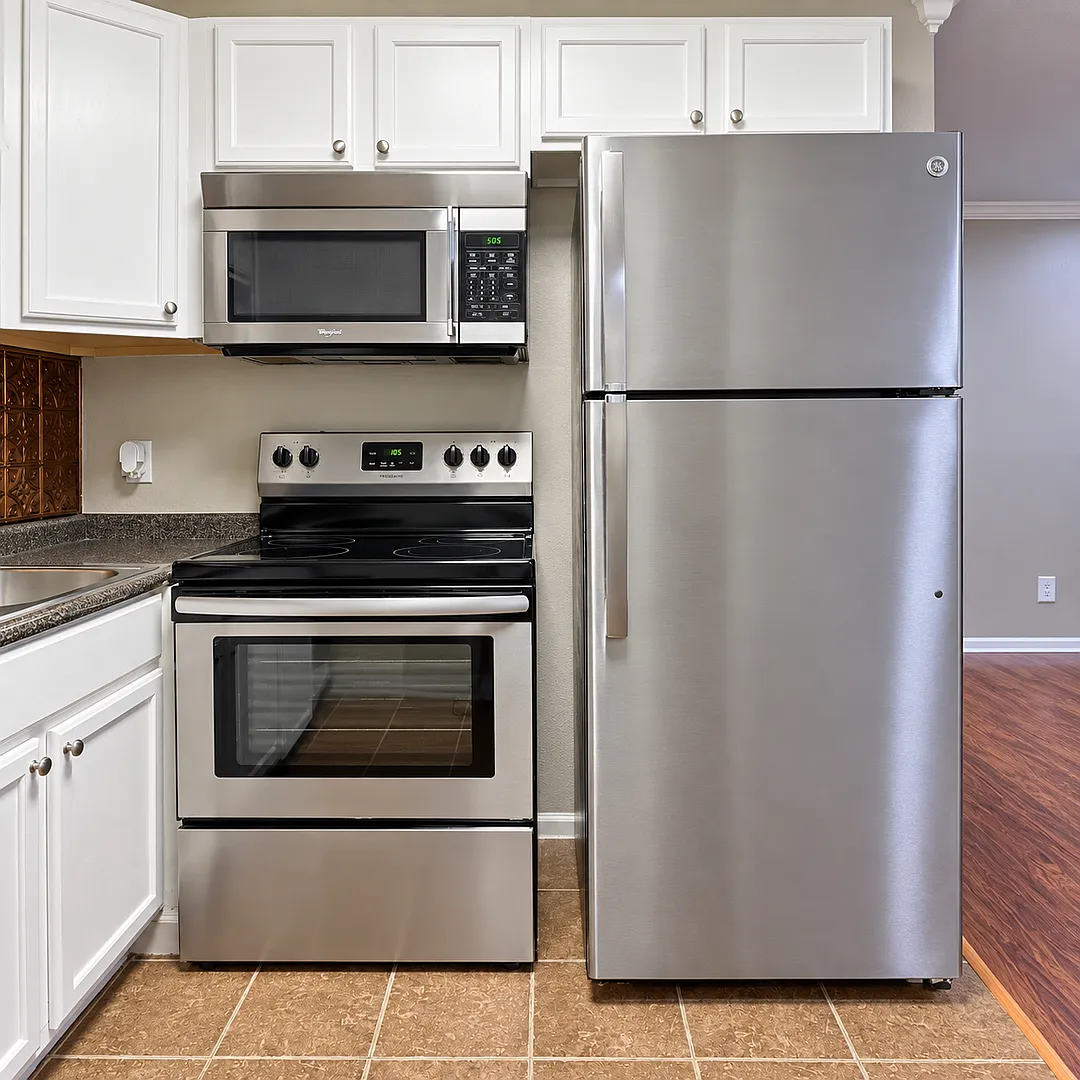 Under New Management - 2 Bd./1 Ba. Move In Special! — Photo 4