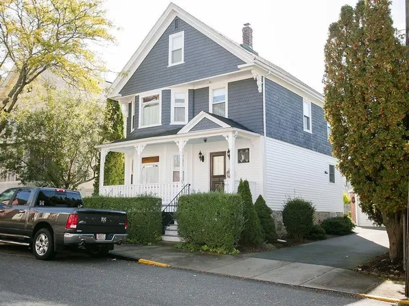 51 Hammond St, Newport, RI 02840