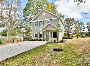 366 Holly Dr, Mount Holly, NC 28120