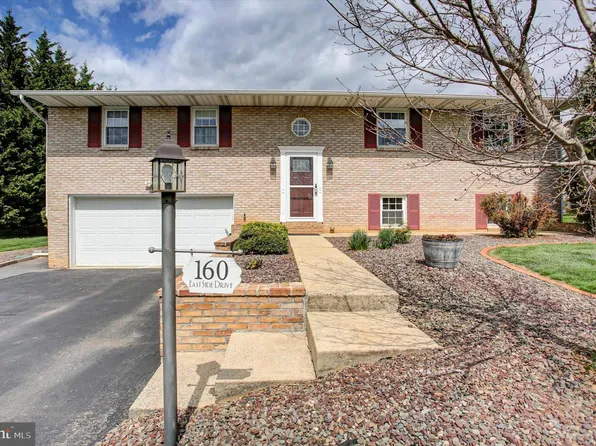 160 E Side Dr, Greencastle, PA 17225