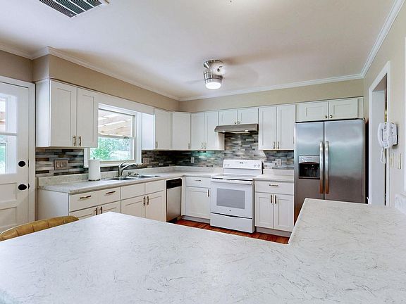 4th image of 241 Reid Cir