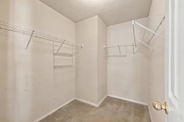 914 Bur Oak Ct — Photo 14