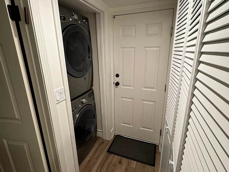 1253 Granville Ave #5 — Photo 22