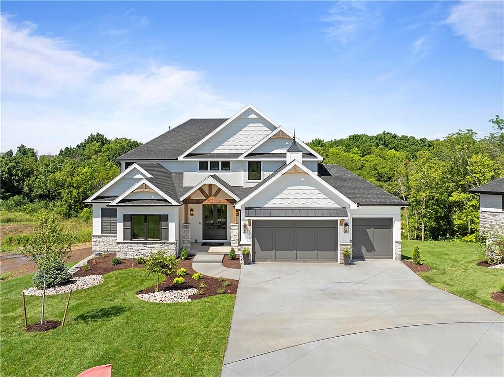 2508 NE Woodland Oak Cir, Lees Summit, MO 64086 | Zillow