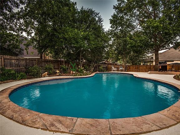 4th image of 626 Indian Creek Dr