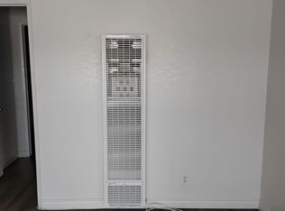 Singer Cedar 9852-54 Cedar, Bellflower, CA 90706