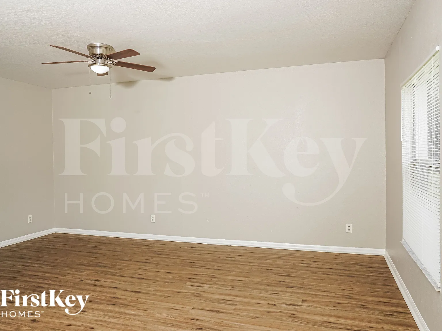 4 bed, 2.0 bath, 1400 sqft, $1,490 — Photo 2