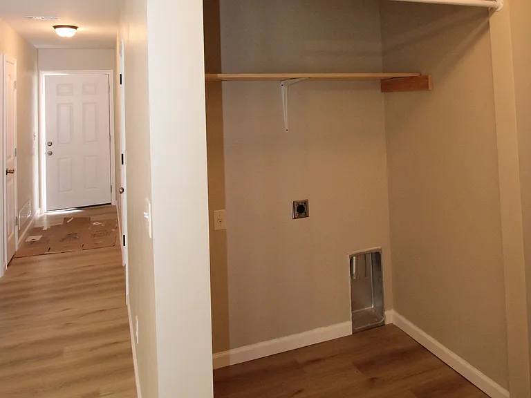 25 Joan Dr #B — Photo 8