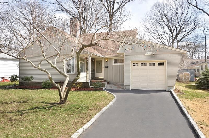 1st image of 633 Norwood Dr