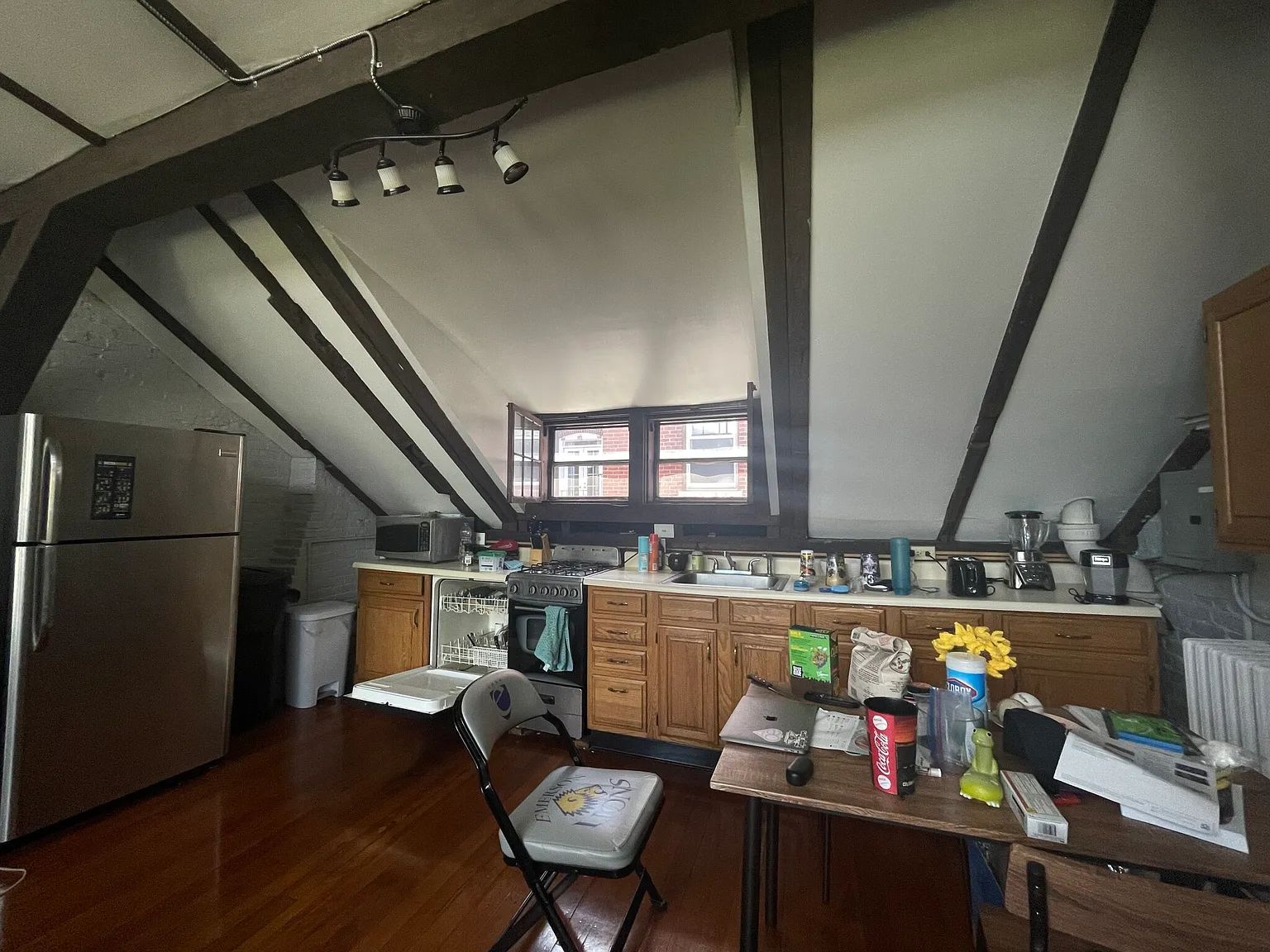 2 bed, 700 sqft, $3,600 — Photo 3
