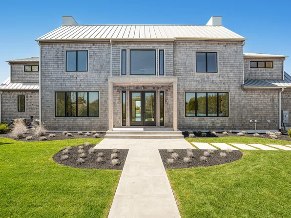 17 Leaward Ln, Quogue, NY 11959