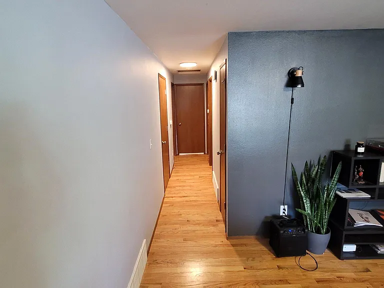 S Graham St — Photo 4